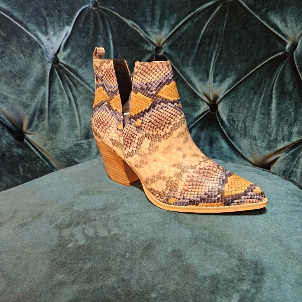 Women's Snakeskin Faux Boots